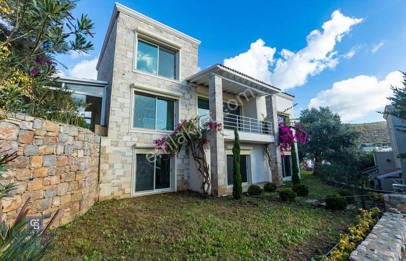 Bodrum Konacık'ta Deniz Manzaralı Lüks Satılık Tripleks Villa - Görsel 3