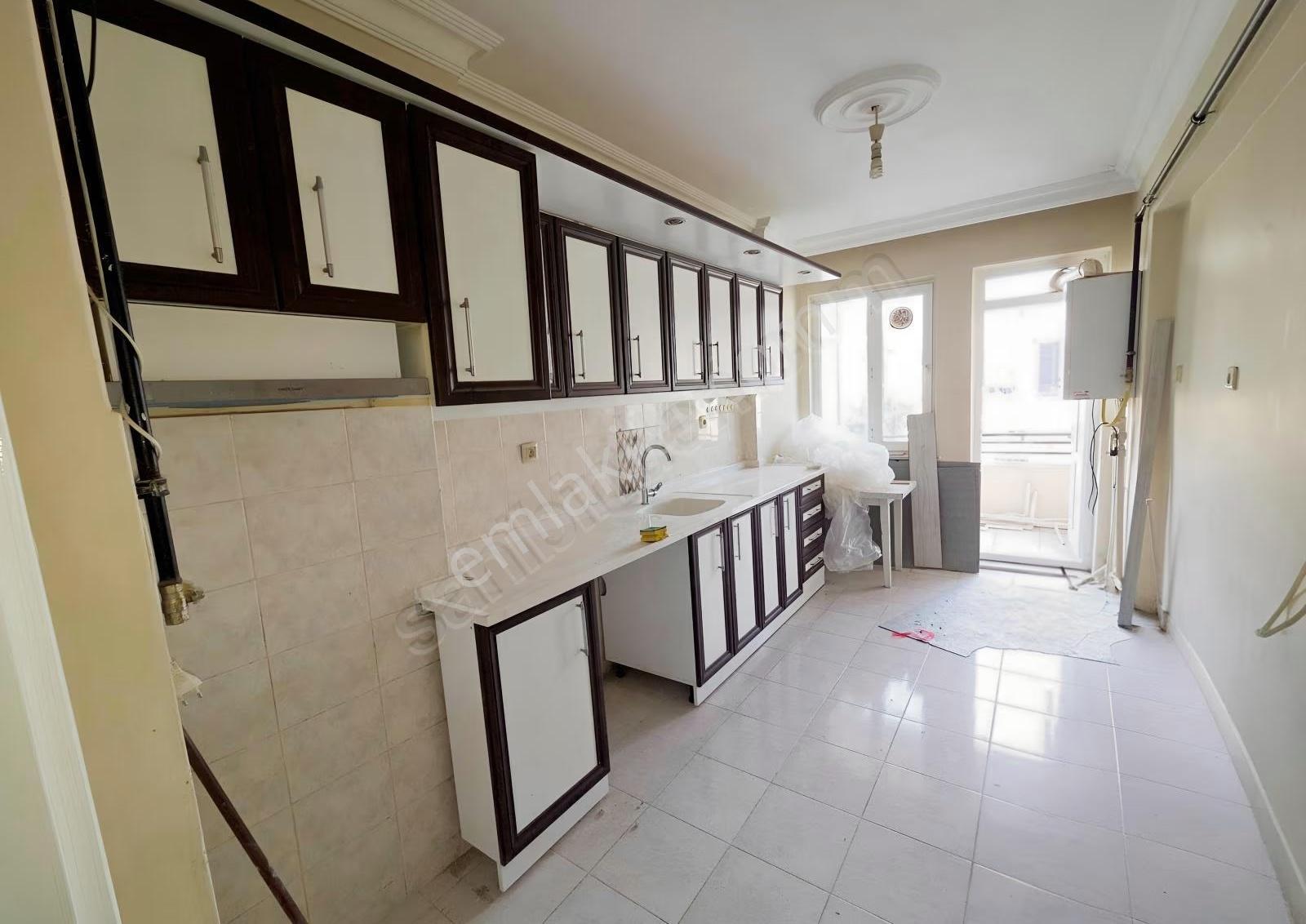Bahçelievlerde Kiralık Dev Teraslı Ferah Dubleks 4+1