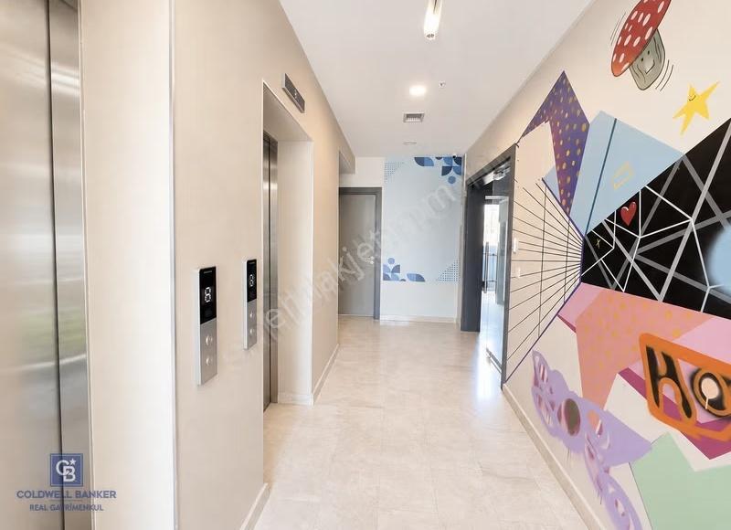 Sahrayıcedit Atatürk Caddesinde Kiralık Ofis Katı Net 210m2