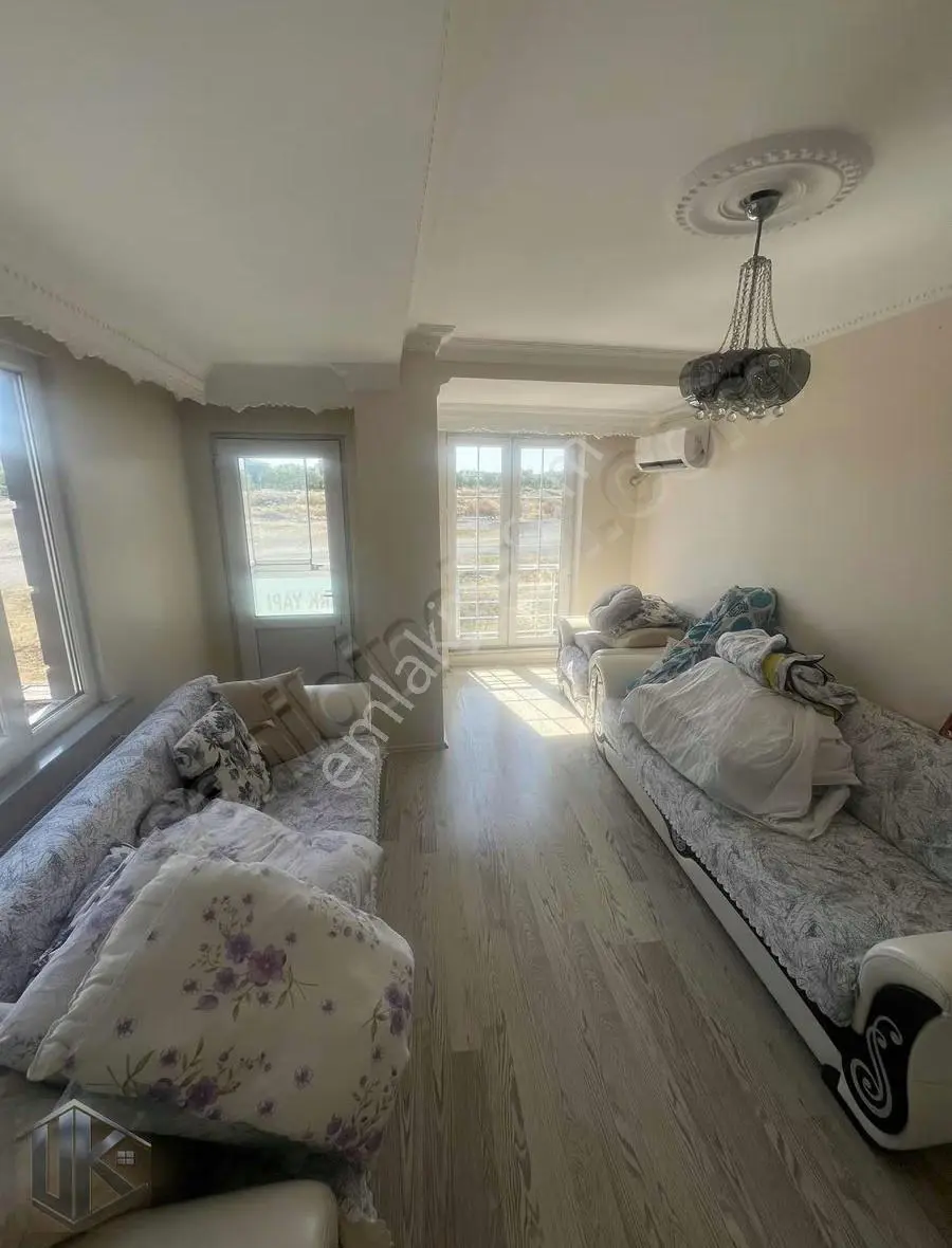 Uğur Gayrimenkul'den Yunus Emre Caddede Kiralık Temiz 2+1 Daire - Görsel 3