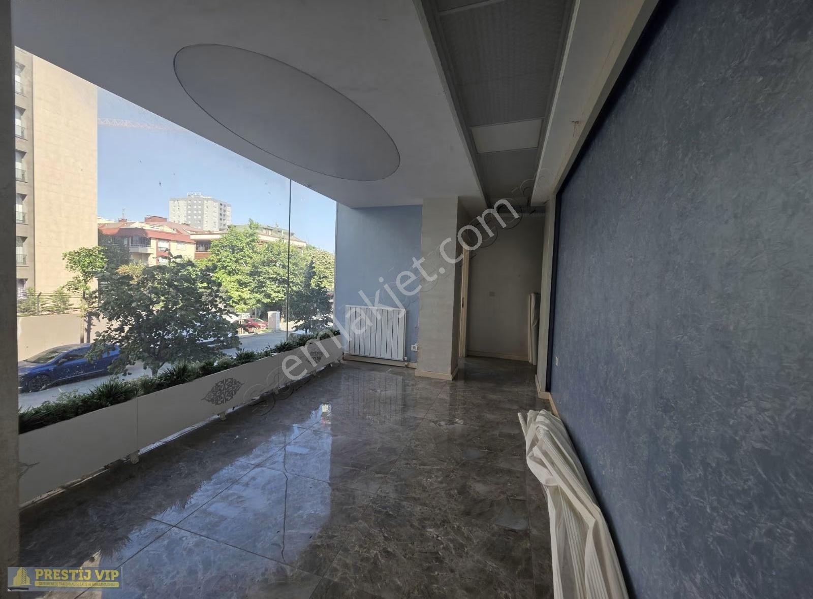 Prestij'den Mükemmel Lokasyonda 30 Metre Cephelı 220m² Dükkan