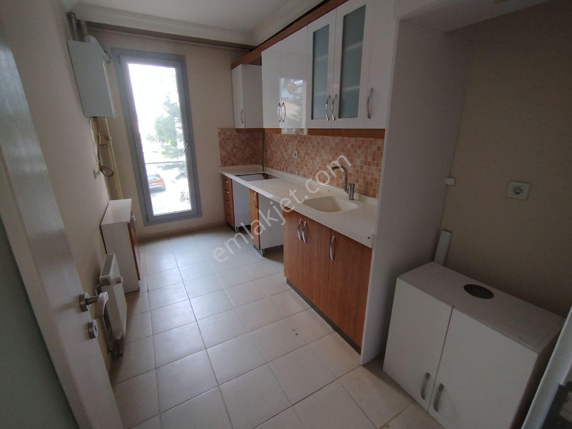 Yeski Emlâk İnşaattan Kiralık 3+1 Site İçinde - Görsel 4