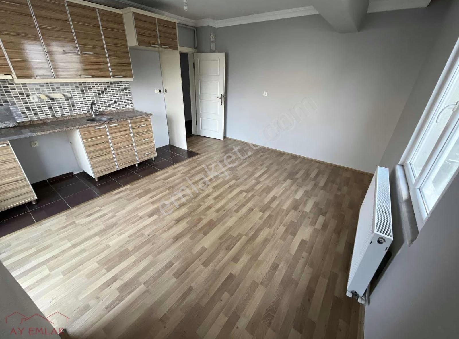 Ay Emlaktan Cadde Üzerinde 3+1 Mutfak Ayrı Kiralık Daire. - Görsel 14
