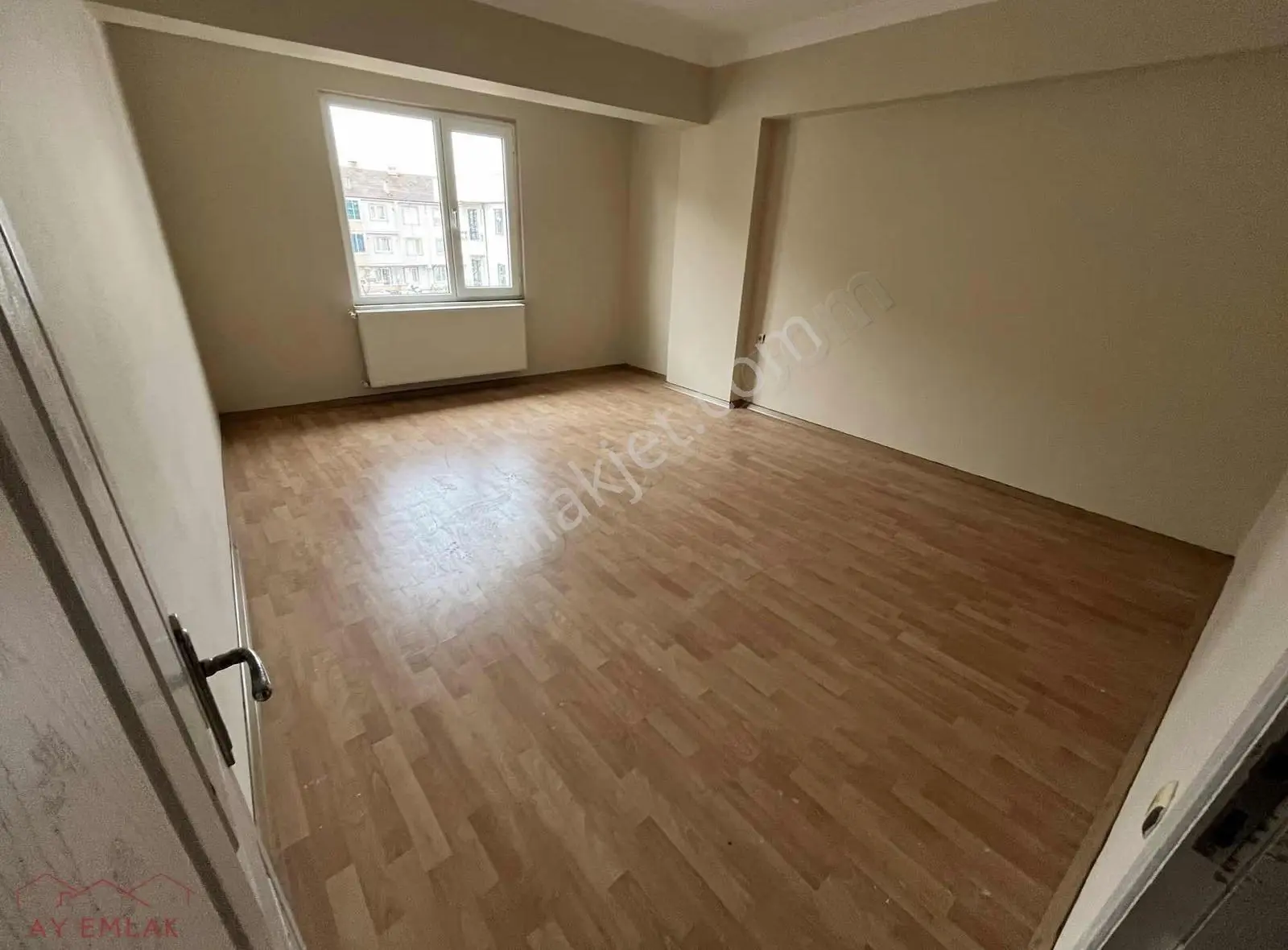 Ay Emlaktan Cadde Üzerinde 3+1 Mutfak Ayrı Kiralık Daire. - Görsel 5