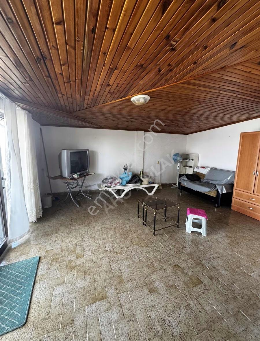 Güzelce'de Deniz Manzaralı Geniş Teraslı 3+2 Satılık Daire - Görsel 4