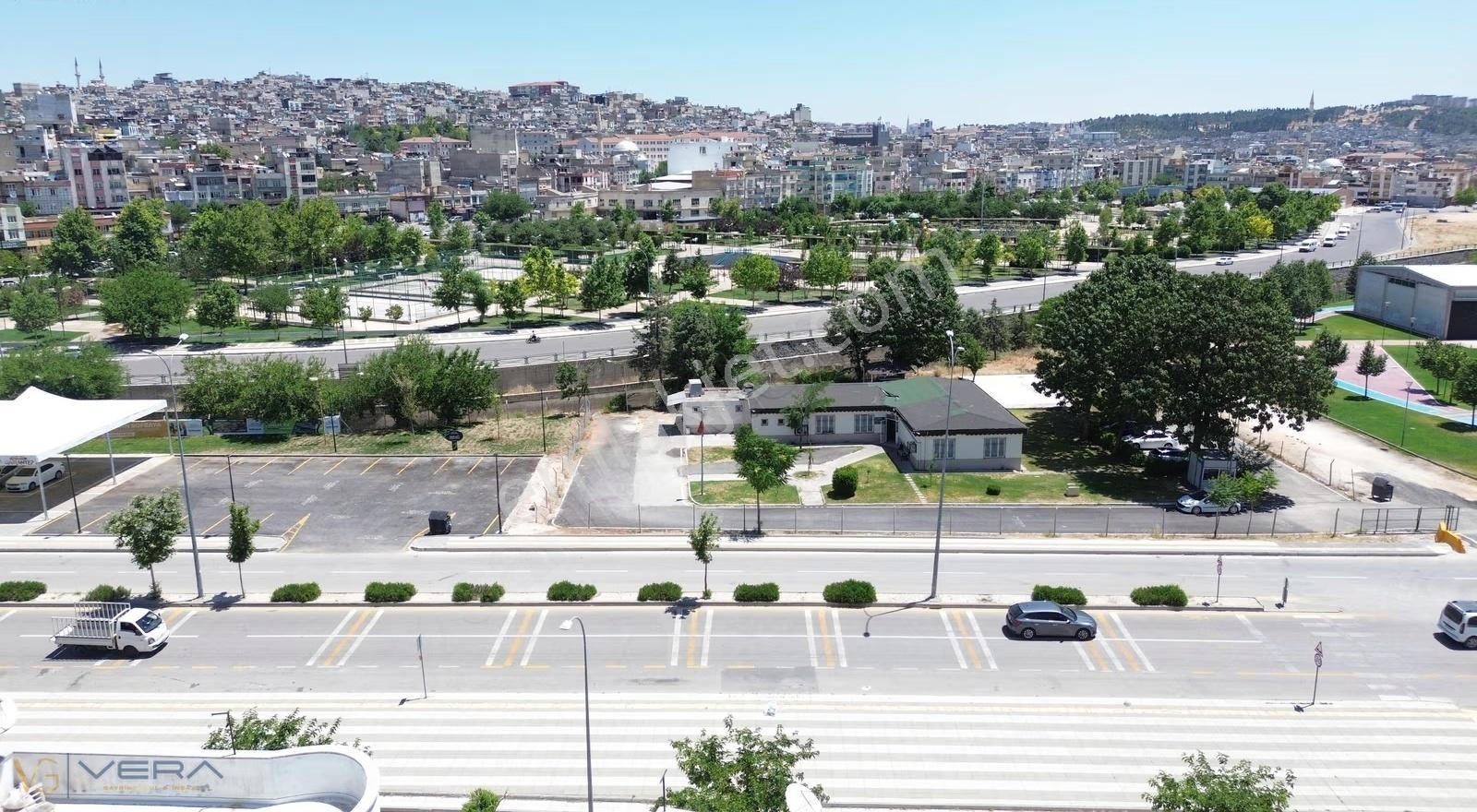 Millet Bahçesi Karşısında Satılık 3 Katlı Müstakil Ev
