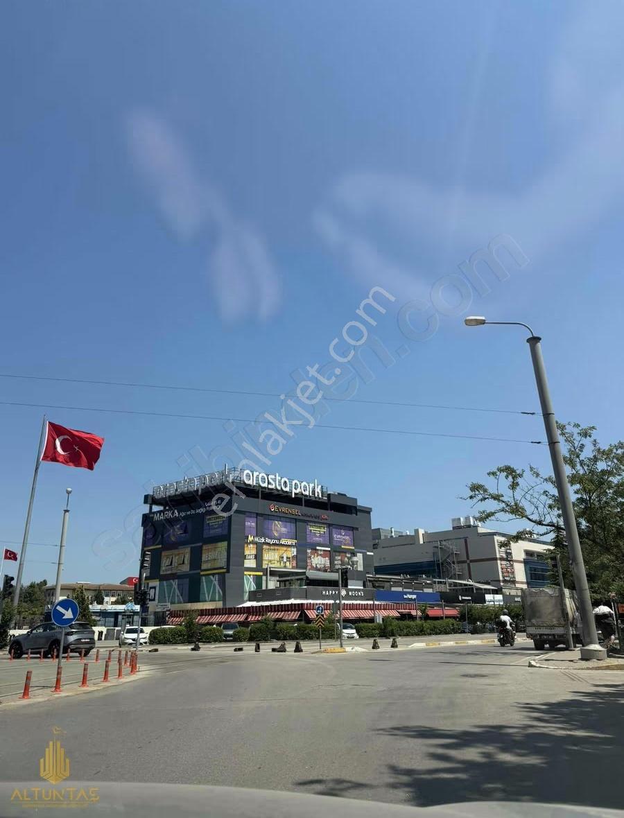 Yahyakaptan'da Şehrin Merkezinde 3+1 Satılık Daire