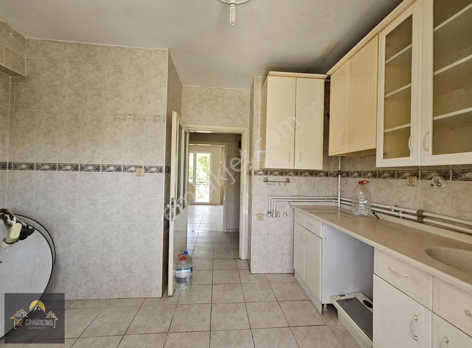 Kuşadası Merkezde Kiralık Doğalgazlı 2+1 Daire - Görsel 16