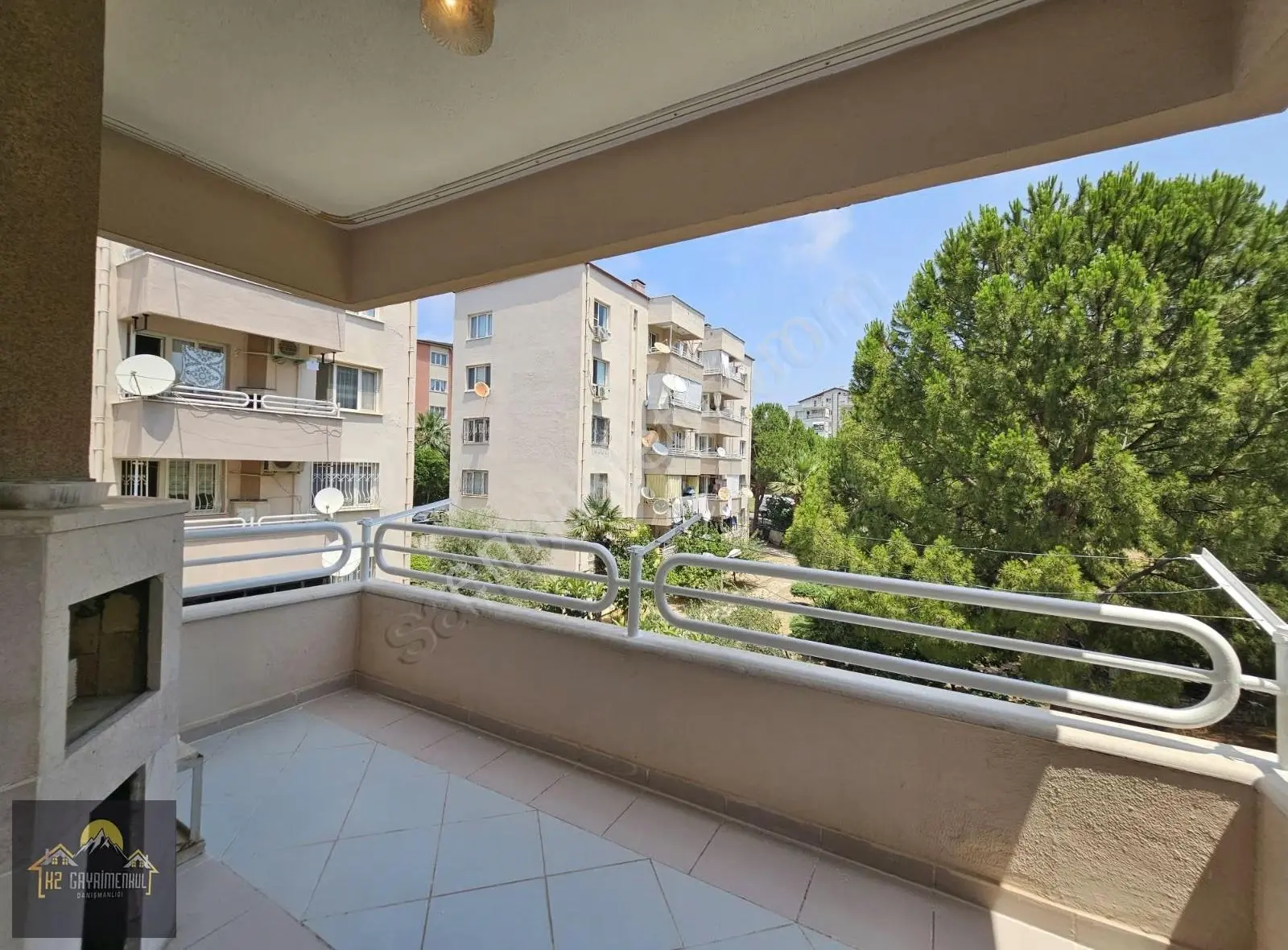 Kuşadası Merkezde Kiralık Doğalgazlı 2+1 Daire - Görsel 12
