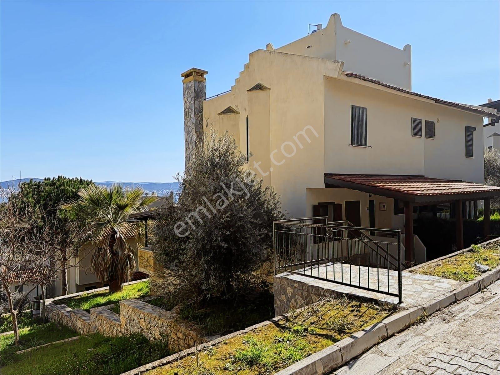 Denize Sıfır İassos Tatil Sitesinde Manzaralı Dubleks