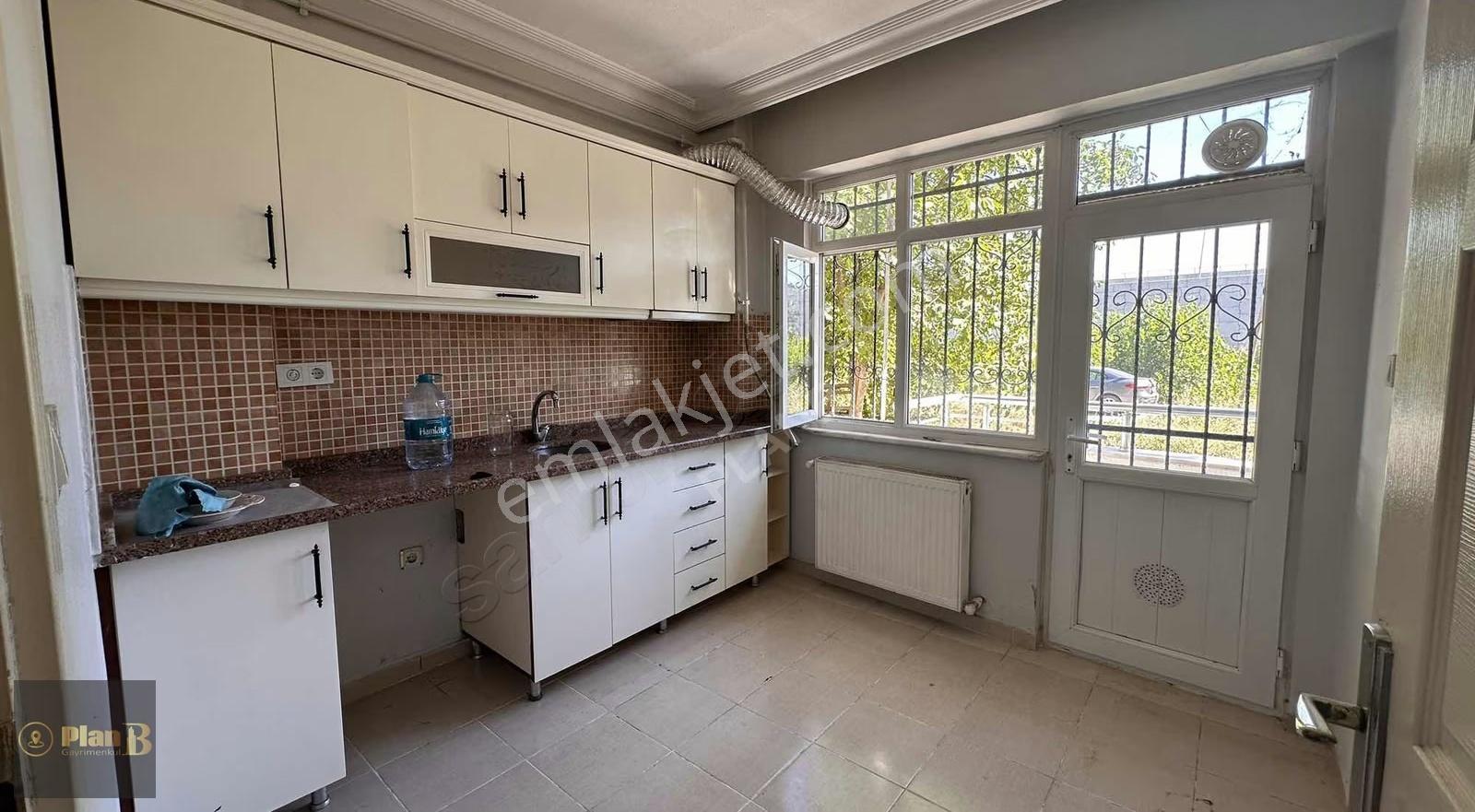 Yeşilova Merkez'de Aile Apartmanında 2+1 Kiralık Daire - Görsel 21