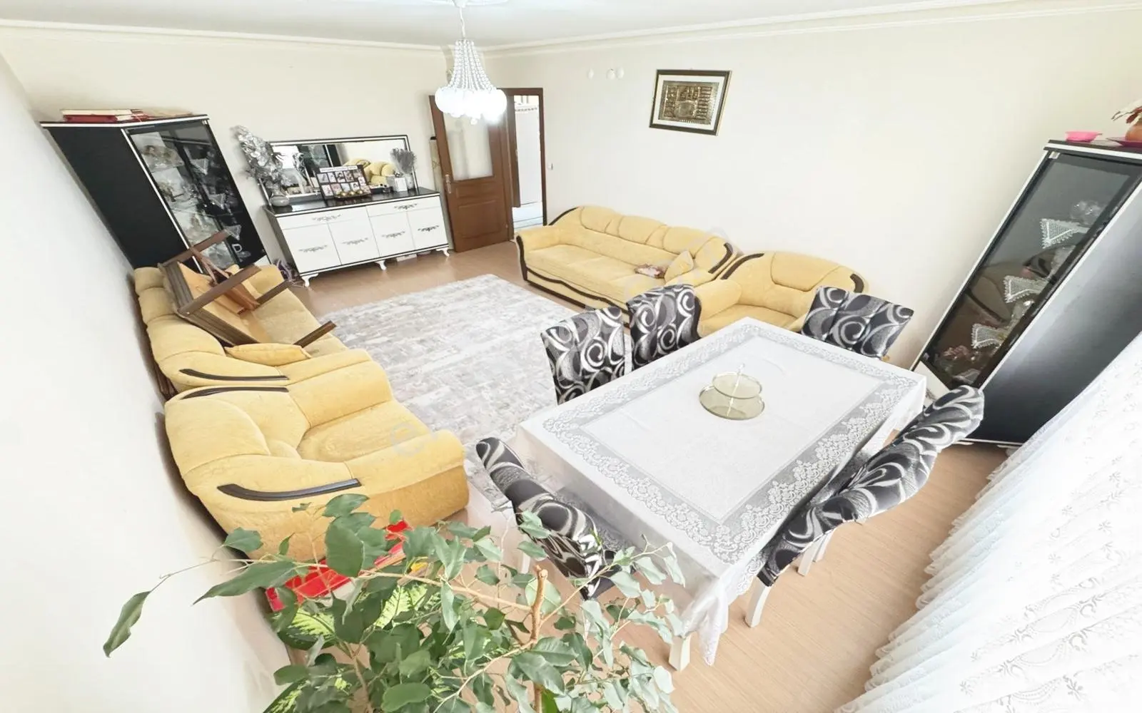 Atapark'ta Gümüş Şehir Yakını 340 Cadde Dibi Katta 3+1 Asansörlü