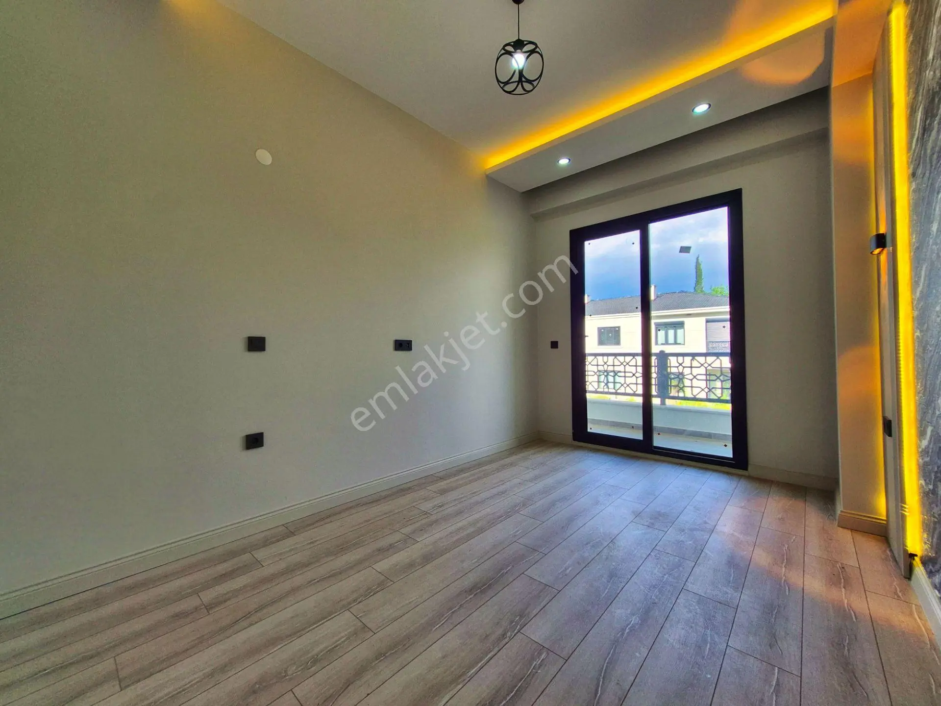 Aktiften Gürede Konforun Adresi; Kapanmaz Manzaralı Yerden Isıtmalı Modern Ankastreli 1+1 Daire - Görsel 24