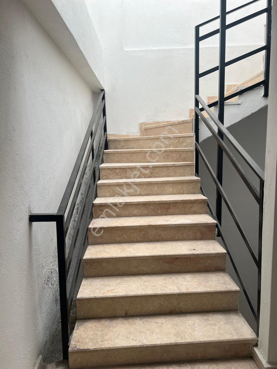 Satılık 245 M² + 82,5 M² Bağımsız Çatılı 3 Katlı İşyeri / İmalathane - Görsel 4