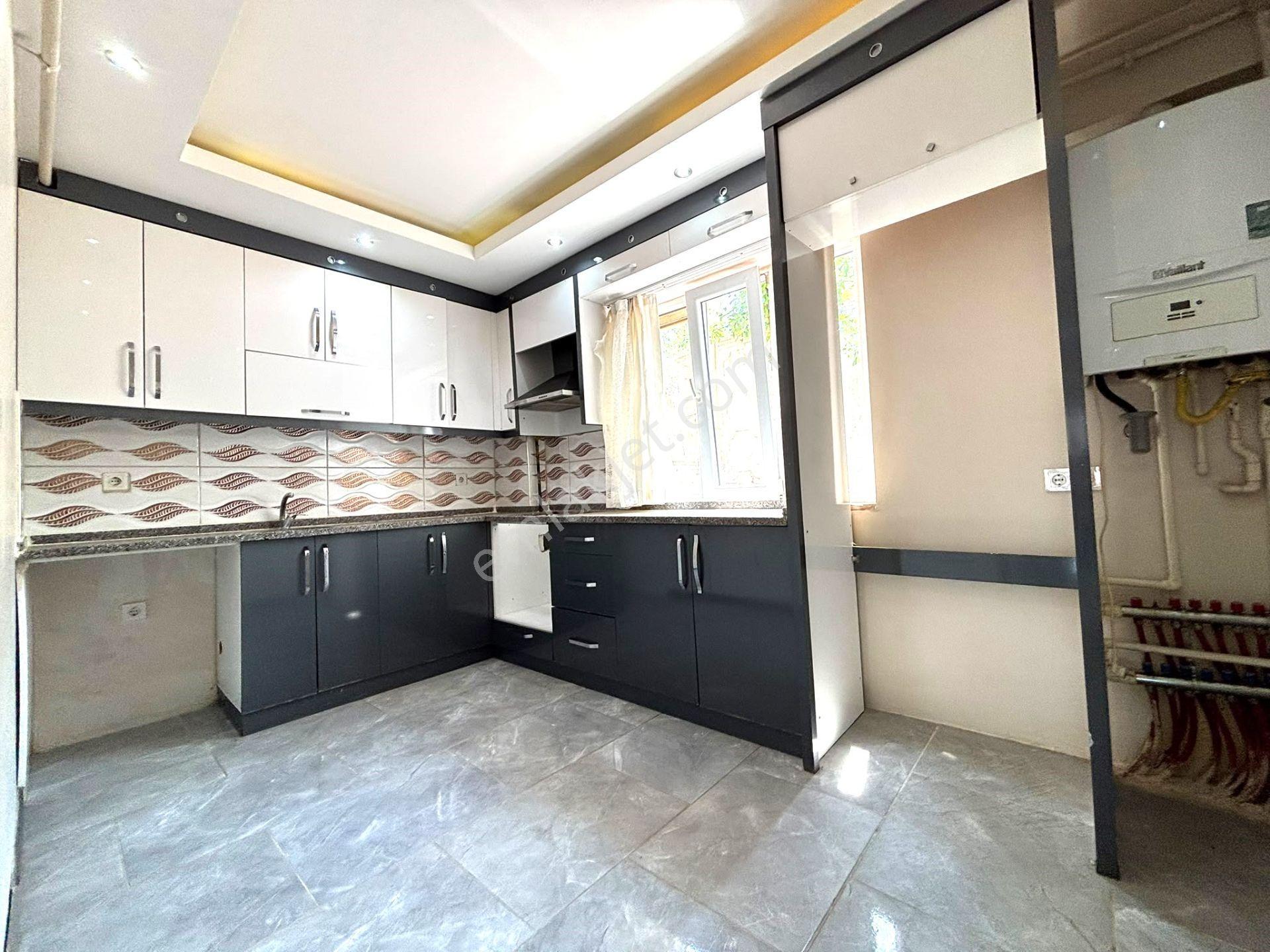 Naz Bayrakta Giriş Kat 3+1/130 M2 İçerisi Komple Yenilenmiş Harika Daire 3.350.000 Tl - Görsel 5