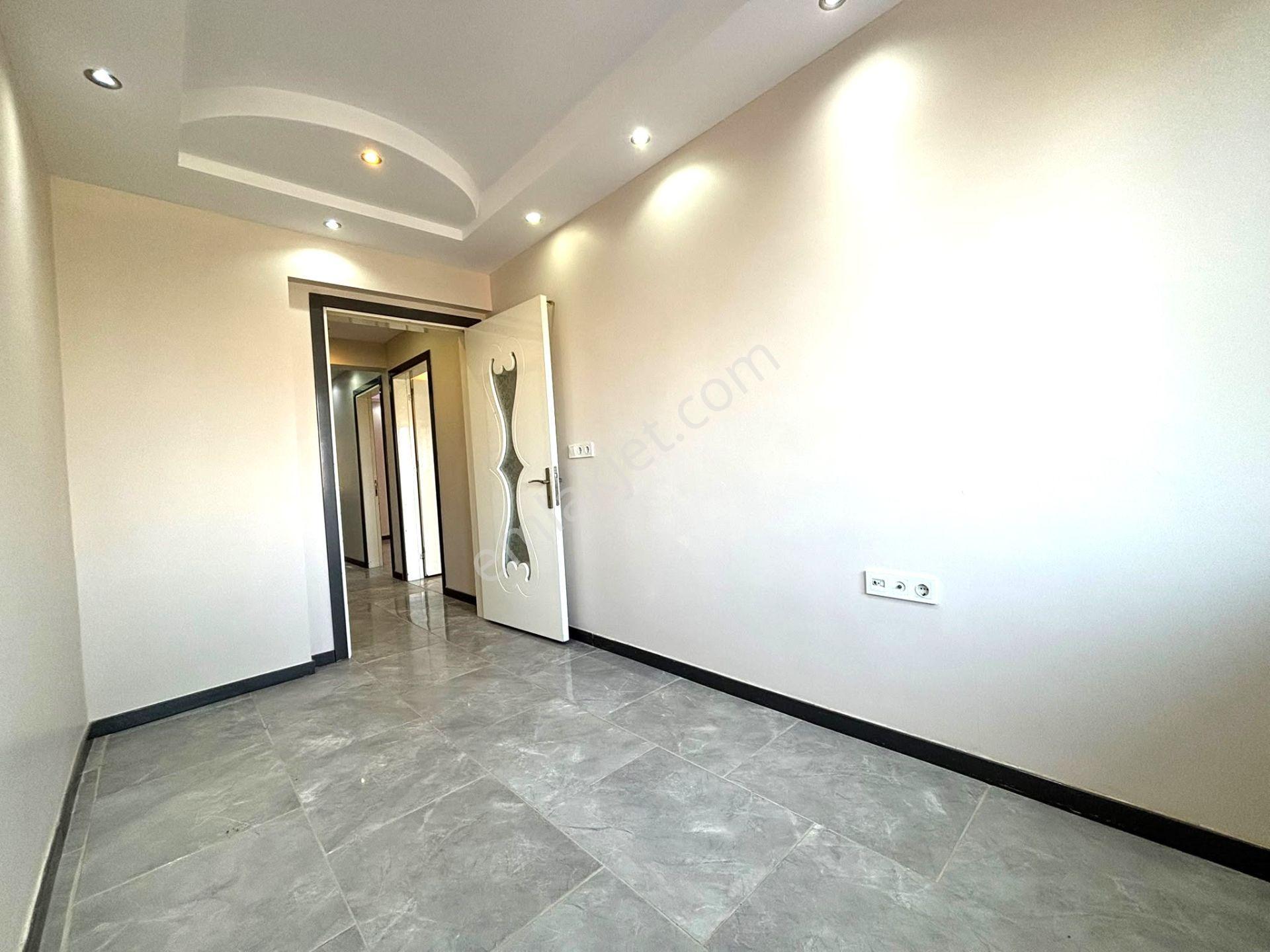 Naz Bayrakta Giriş Kat 3+1/130 M2 İçerisi Komple Yenilenmiş Harika Daire 3.350.000 Tl - Görsel 8