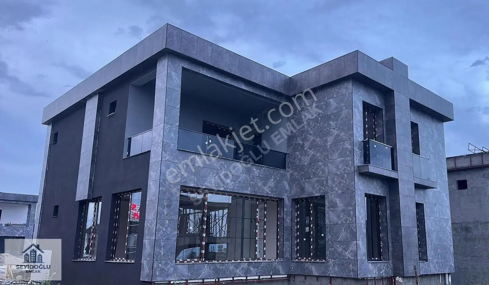 450 Evler Çeysa Sur Villalarında Satılık Havuzlu Villa