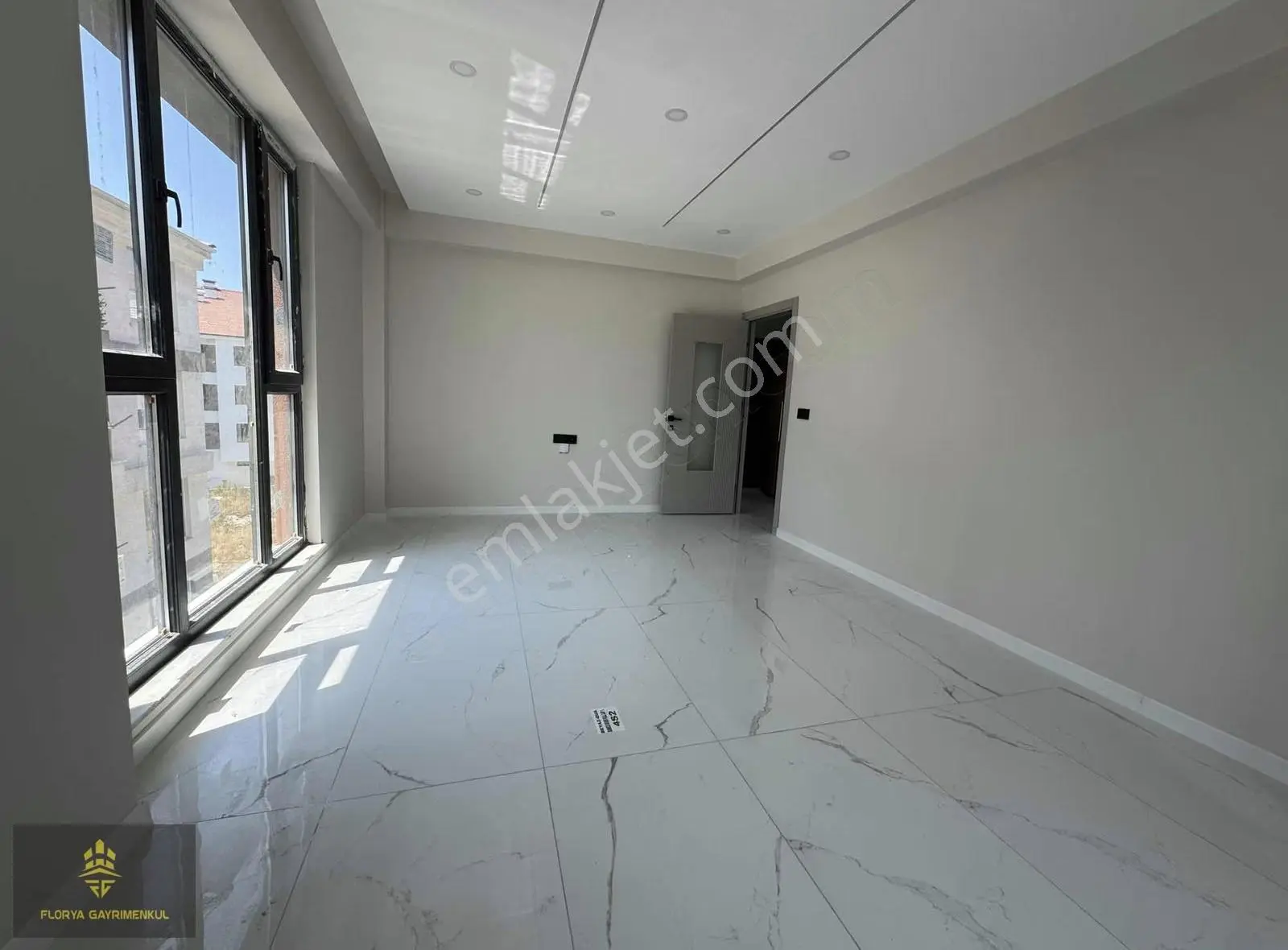 Park Cepheli Ara Kat Yerden Isıtmalı Sıfır 2+1 Daire - Görsel 3