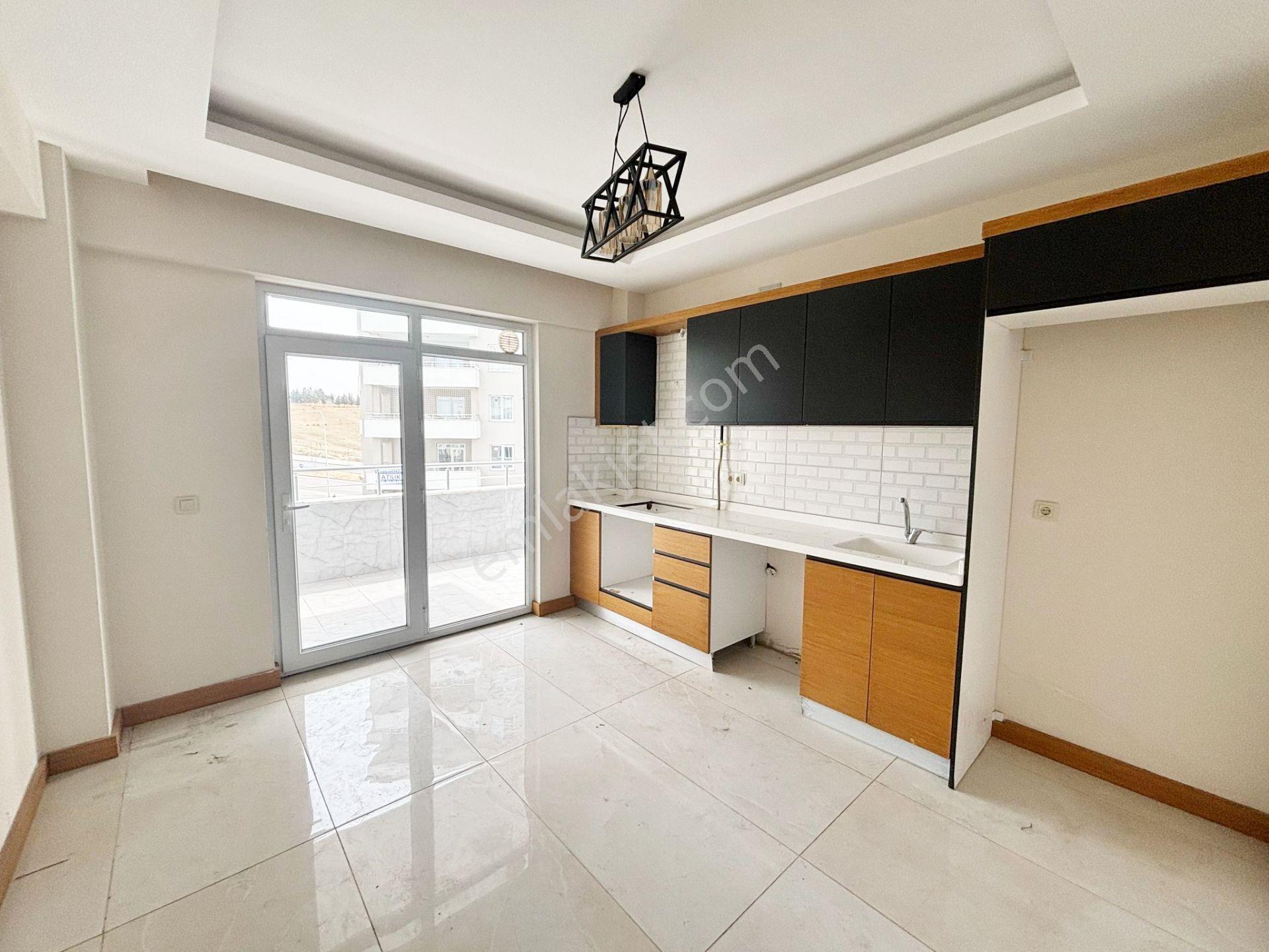 Beykent'te Açık Havuzlu Özel Site İçerisinde Şehir Manzaralı 2+1 - Görsel 3