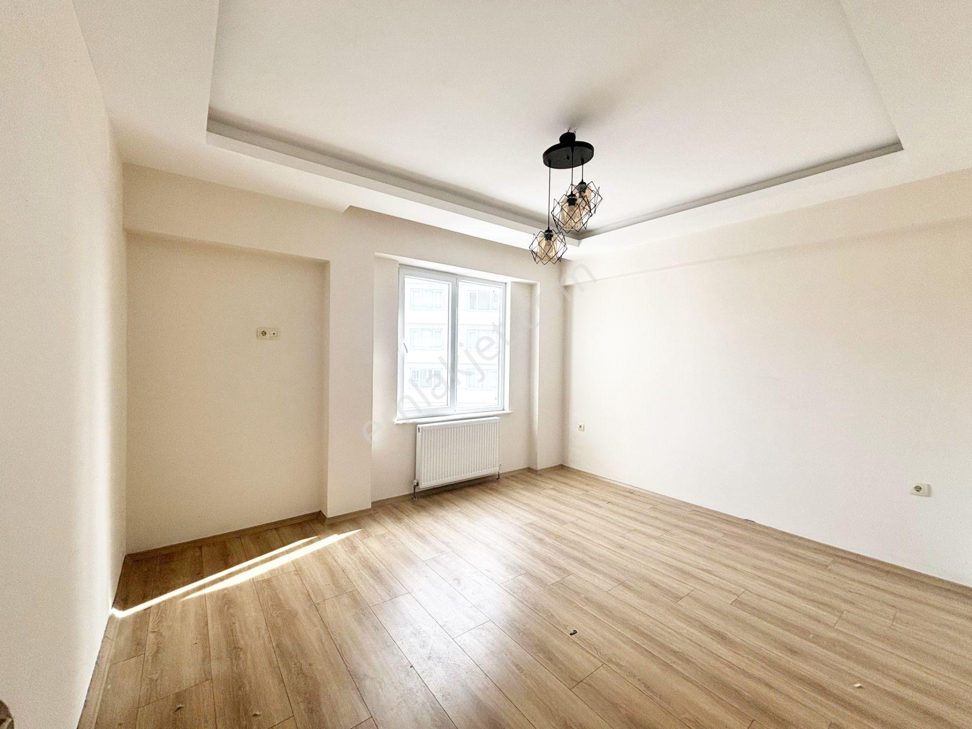 Beykent'te Açık Havuzlu Özel Site İçerisinde Şehir Manzaralı 2+1 - Görsel 18