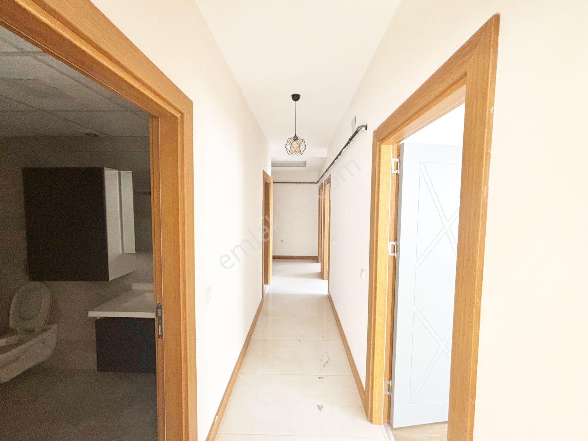 Beykent'te Açık Havuzlu Özel Site İçerisinde Şehir Manzaralı 2+1 - Görsel 5