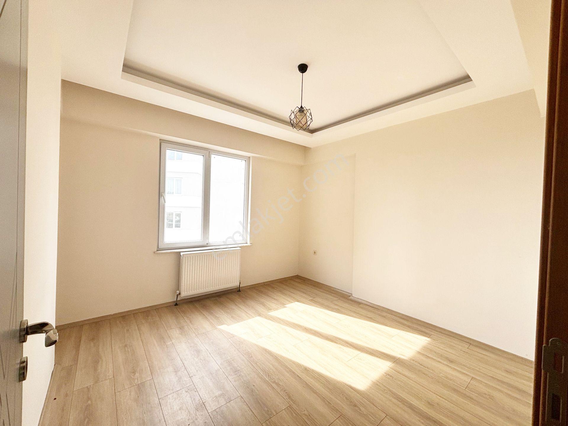 Beykent'te Açık Havuzlu Özel Site İçerisinde Şehir Manzaralı 2+1 - Görsel 16