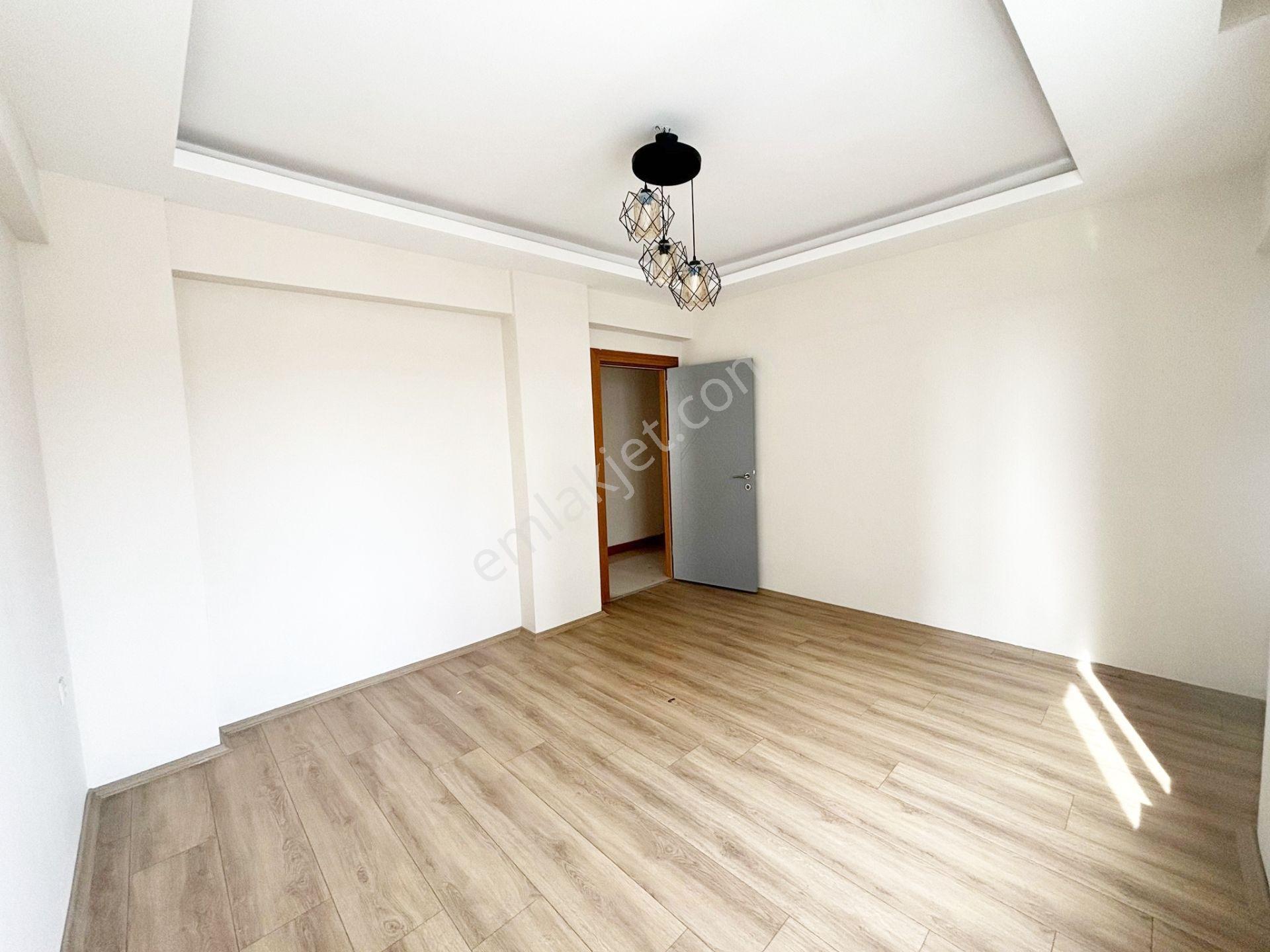 Beykent'te Açık Havuzlu Özel Site İçerisinde Şehir Manzaralı 2+1 - Görsel 19