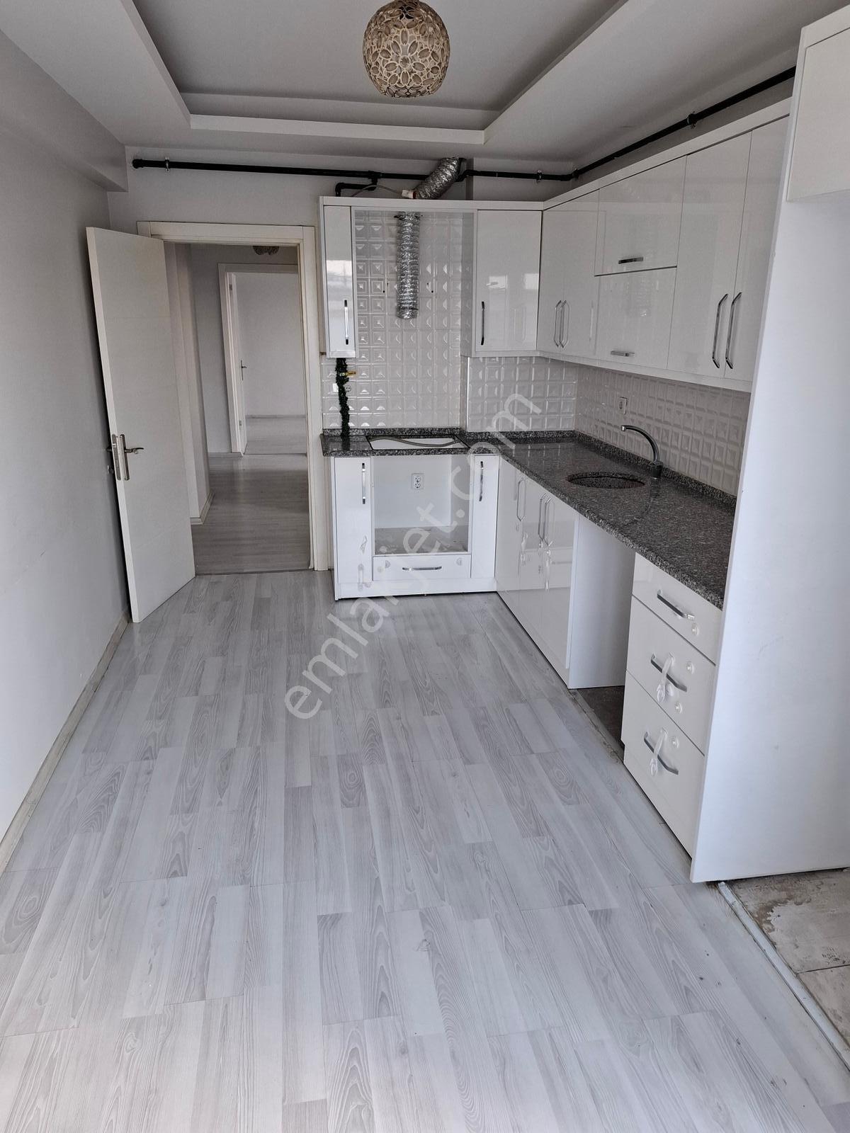 Akhisar Cumhuriyet Fahri Sertel Emlaktan Kiralık Daire - Görsel 6