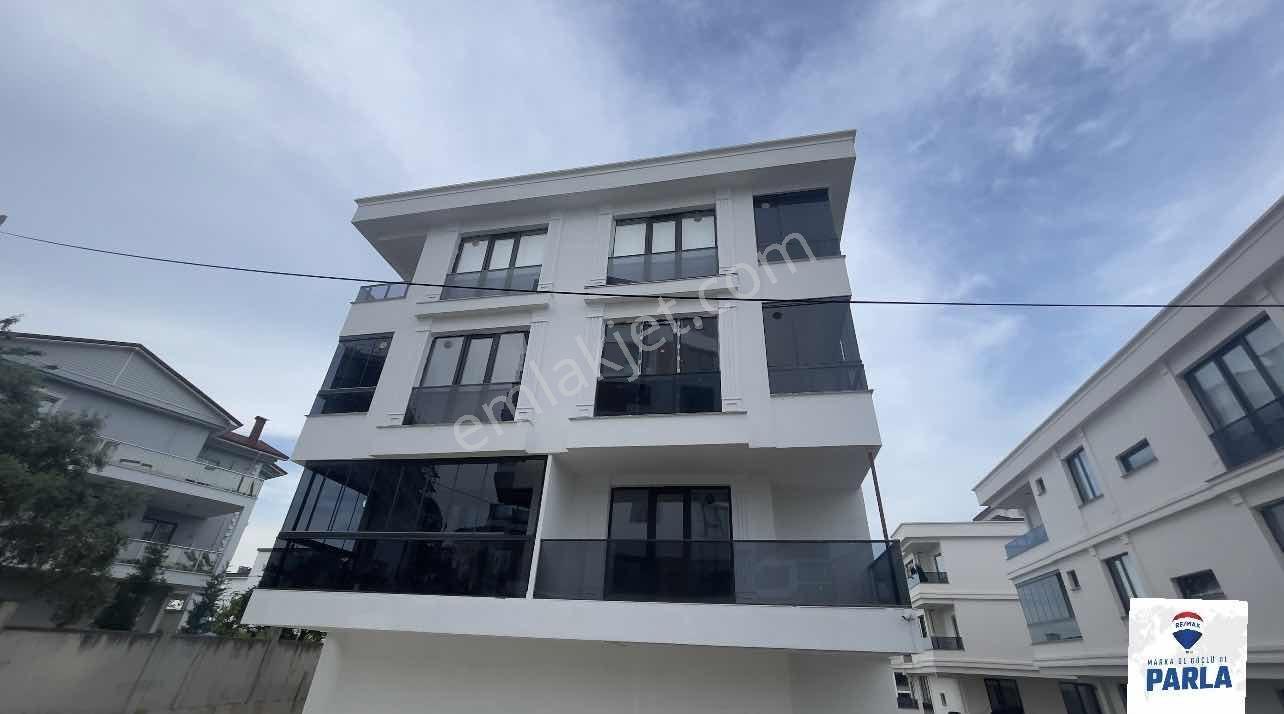 Re/max Parladan Körfezde Tramvaya Yakın Kiralık 1+1 Daire