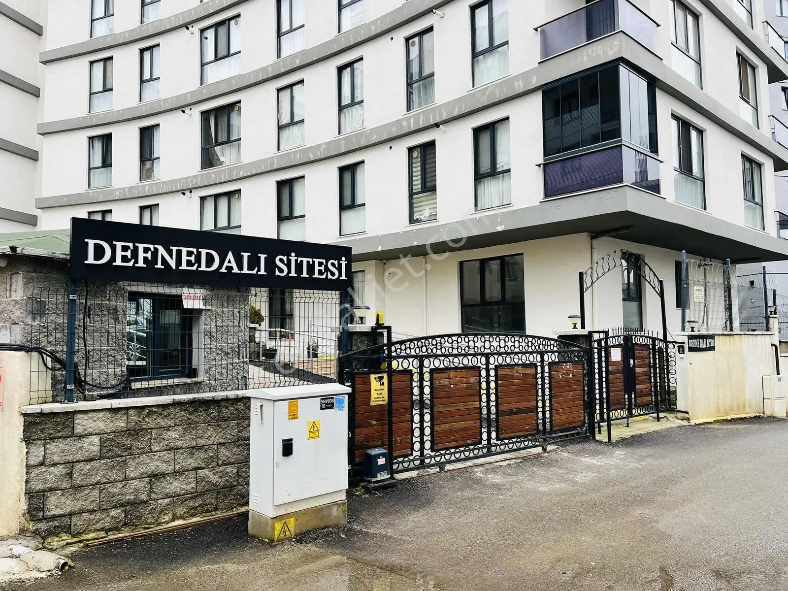 Çekmeköy Defnedalı Sitesi Kiralık 1+1 Ayrı Mutfaklı Arakat Daire