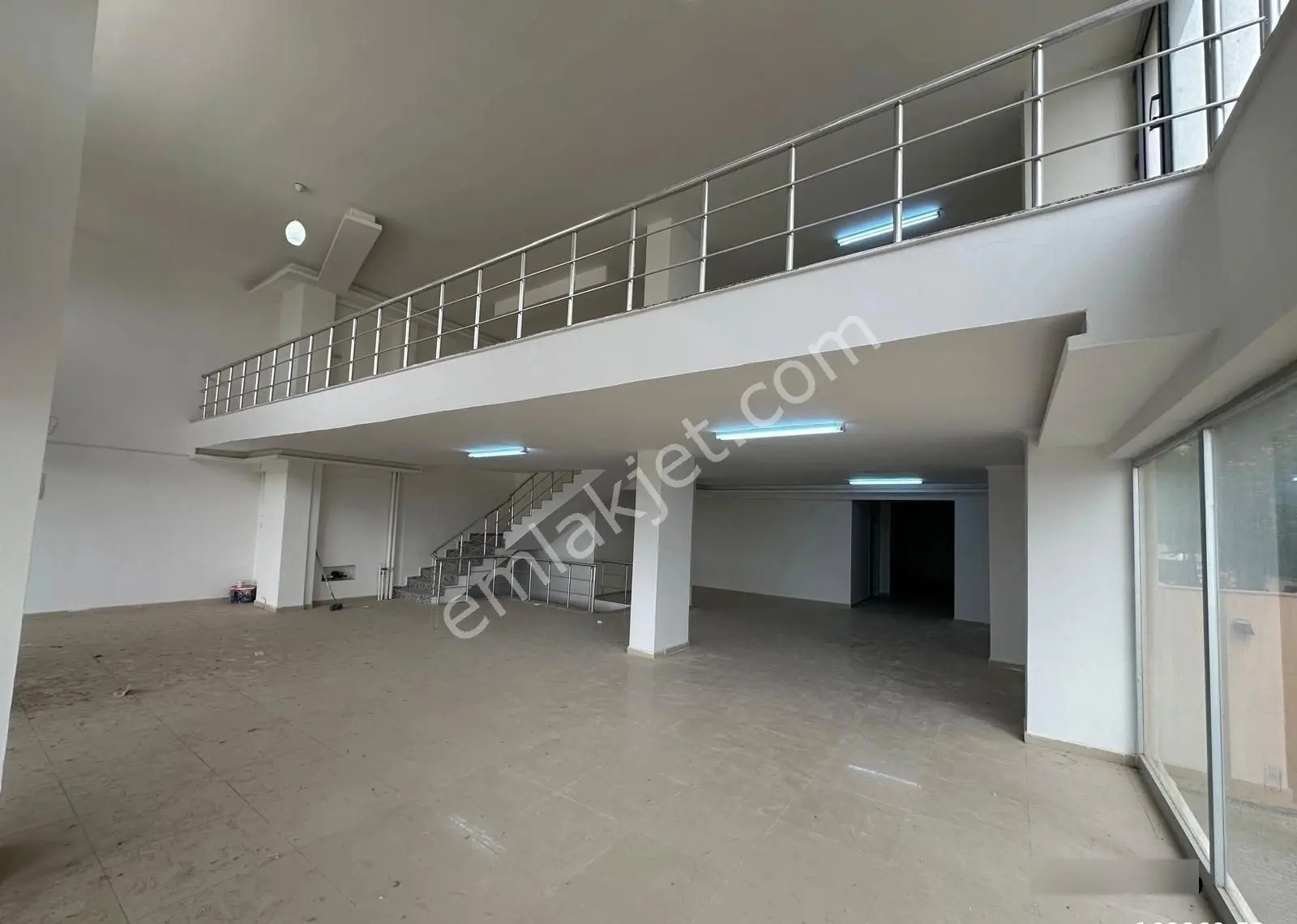 Uyaran 79 Gayrimenkulden Çevre Yolu Üstü 600 M2 3 Katlı İşyeri