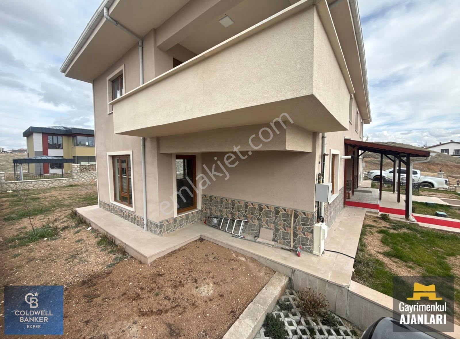 Alcı Mahallesinde Konuta İşyerine Uygun Sıfır Satılık İkiz Villa - Görsel 13