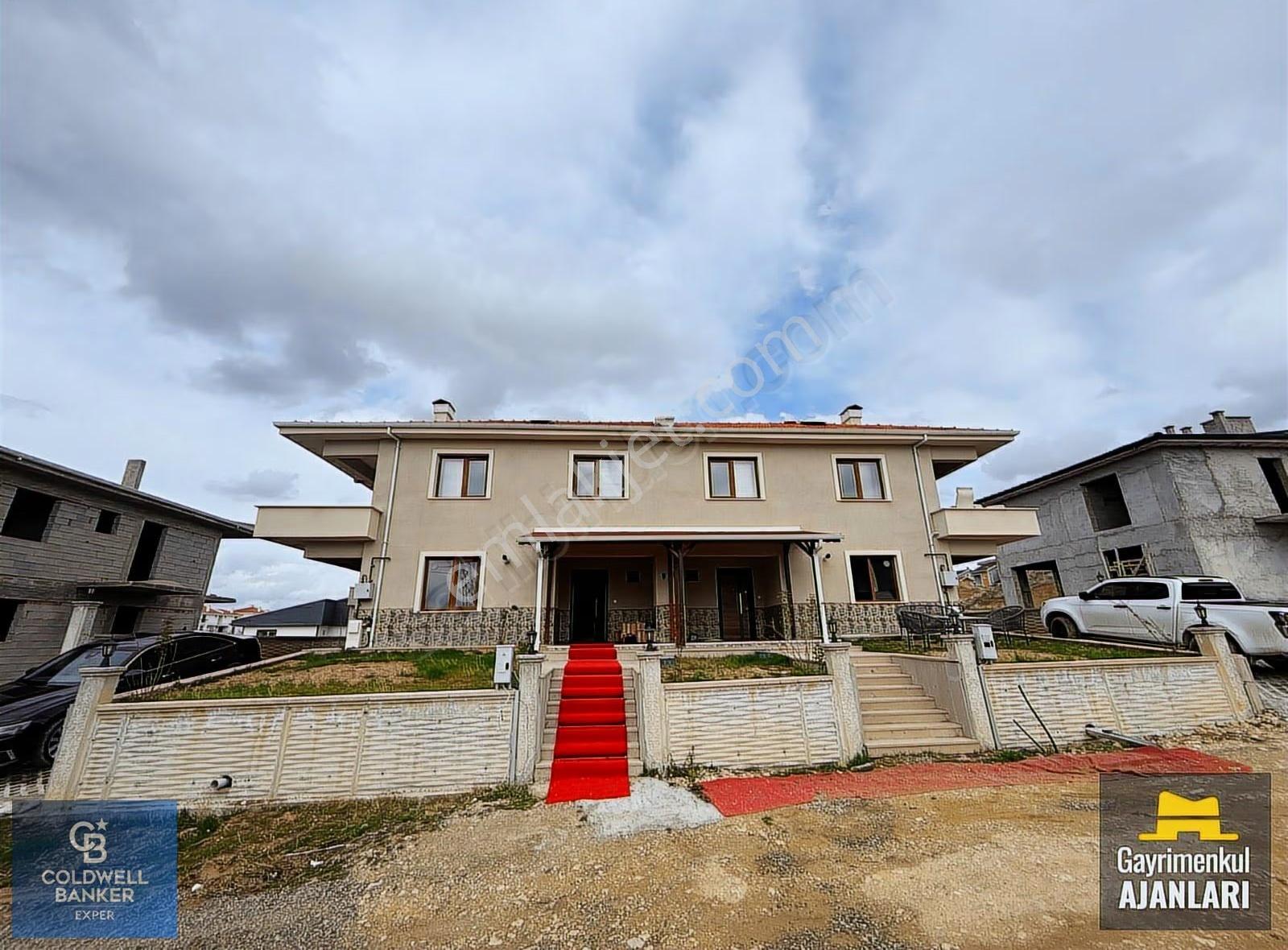 Alcı Mahallesinde Konuta İşyerine Uygun Sıfır Satılık İkiz Villa