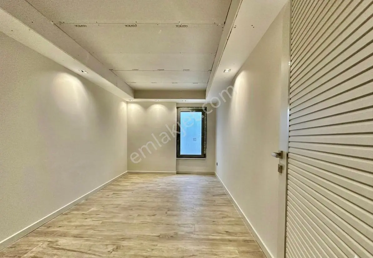 Ay Emlaktanhamidiye'de Muhteşem Konumlu Yüzme Havuzlu Giyinme Odalı Satılık 5+1 Akıllı Villa - Görsel 23