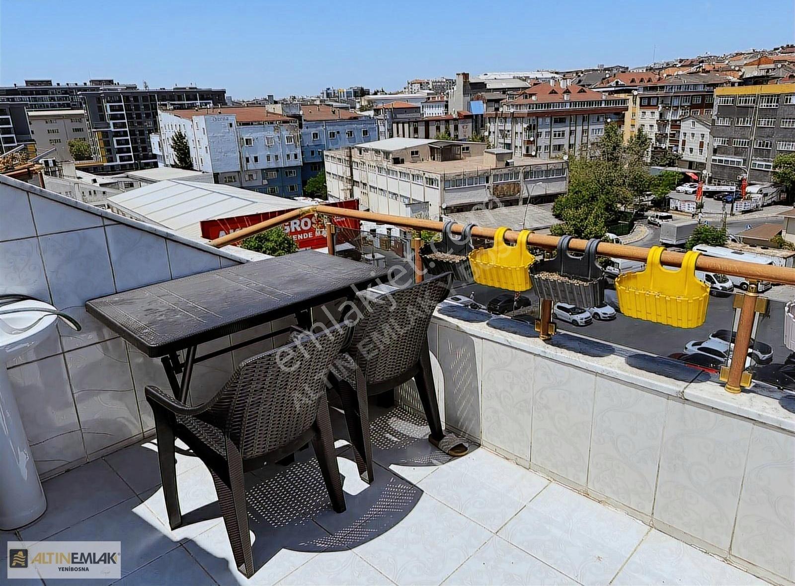 Çobançeşme'de Sitede Kapalı Otoparklı Lüks Dubleks Daire - Görsel 2