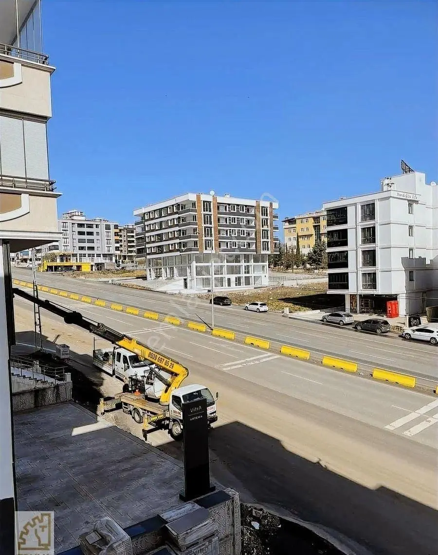 Truva // Onur Gündüzcü'den Güzel Konumda Kiralık 1+1 Ofis