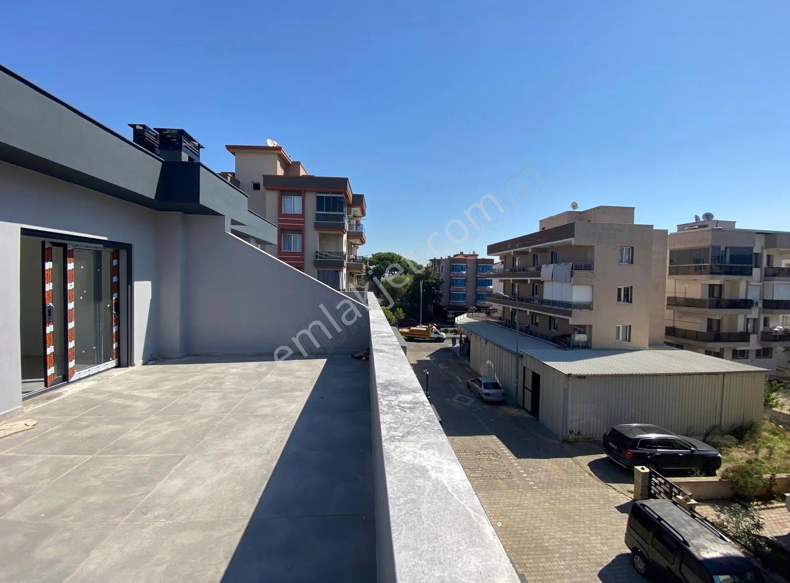 Menderes Cüneytbey Mahallesinde Kiralık Tripleks Villa - Görsel 26