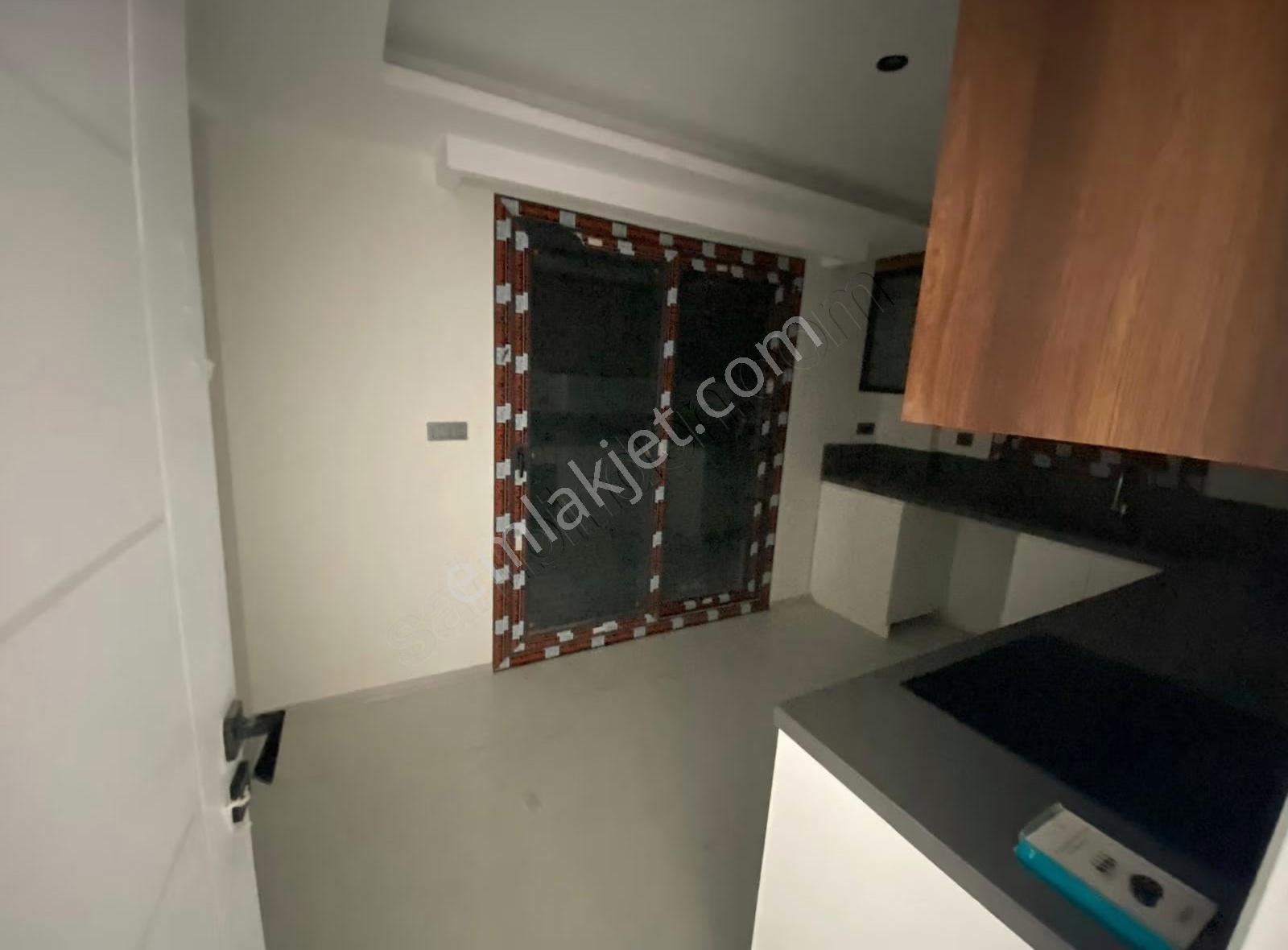 Menderes Cüneytbey Mahallesinde Kiralık Tripleks Villa - Görsel 21