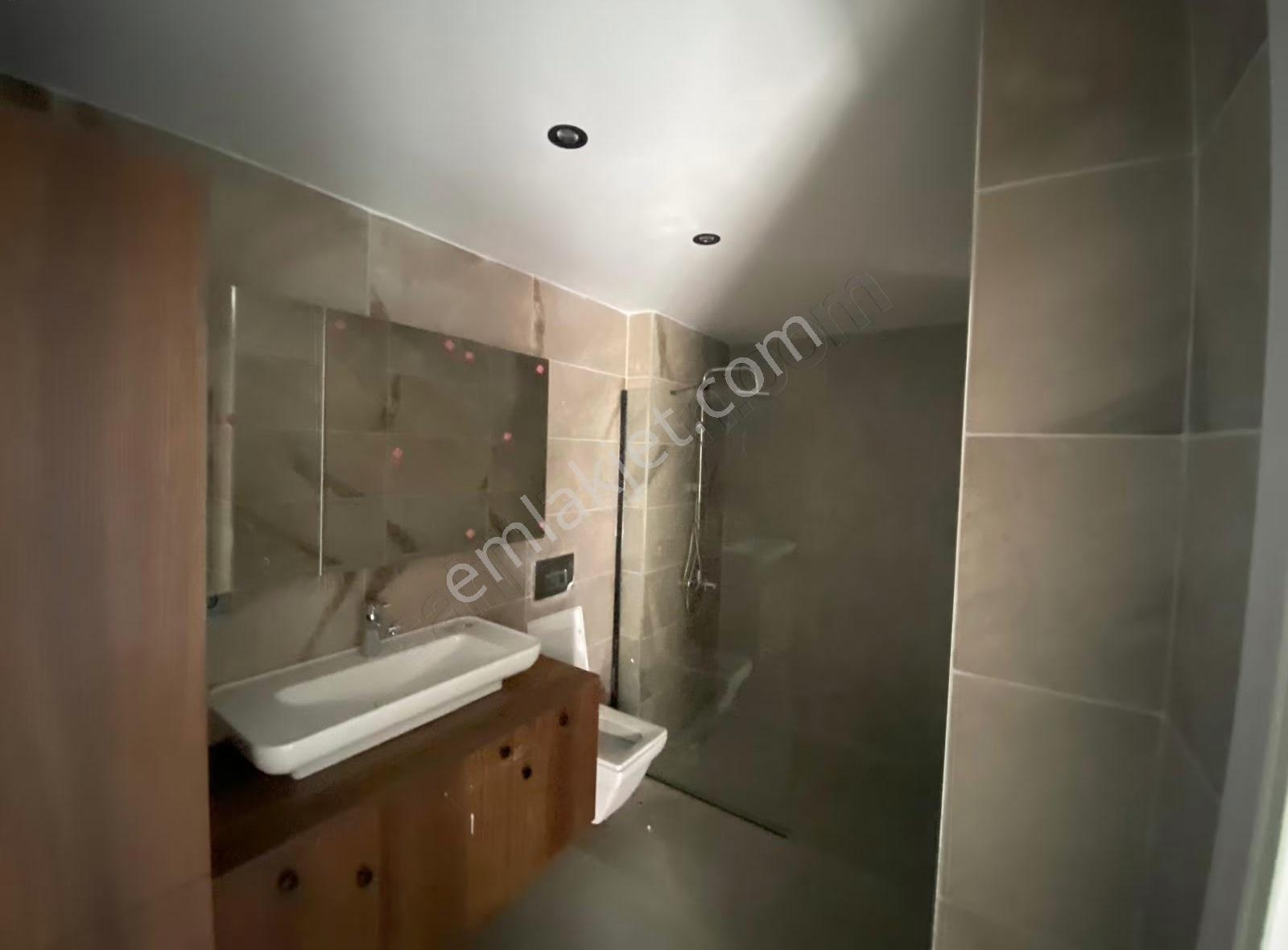 Menderes Cüneytbey Mahallesinde Kiralık Tripleks Villa - Görsel 14