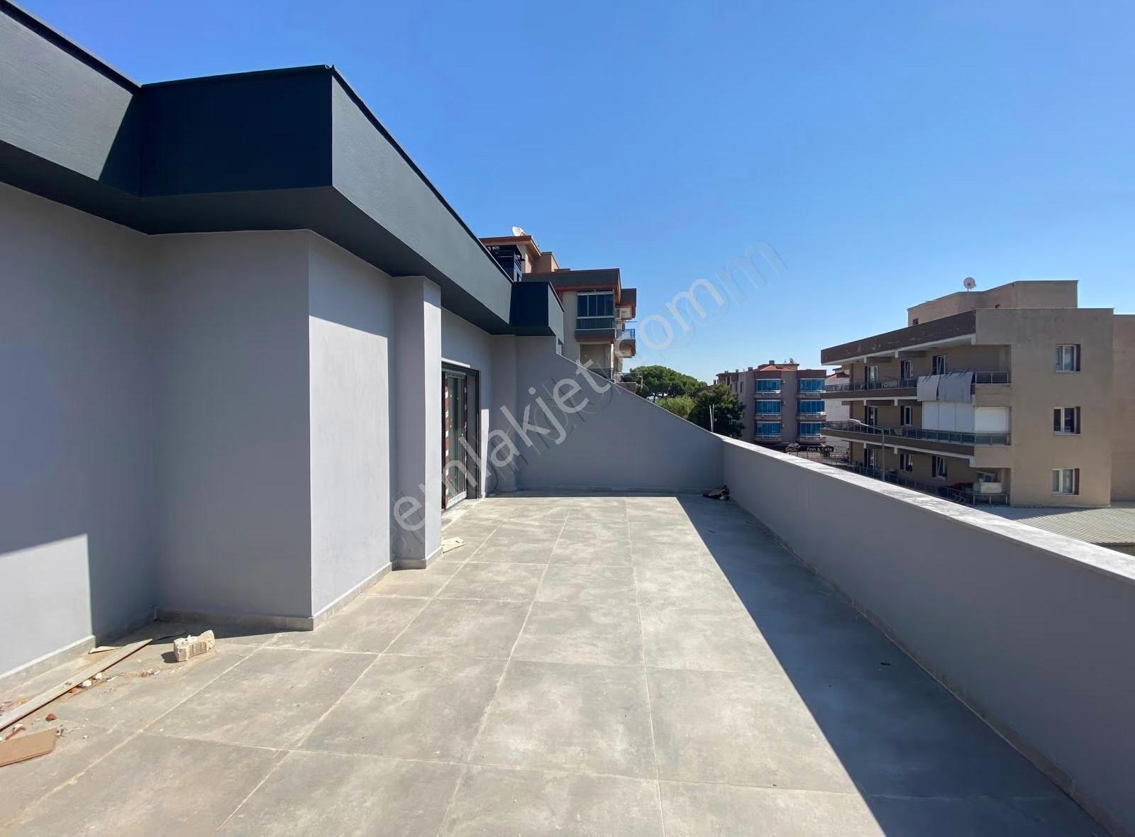 Menderes Cüneytbey Mahallesinde Kiralık Tripleks Villa - Görsel 5