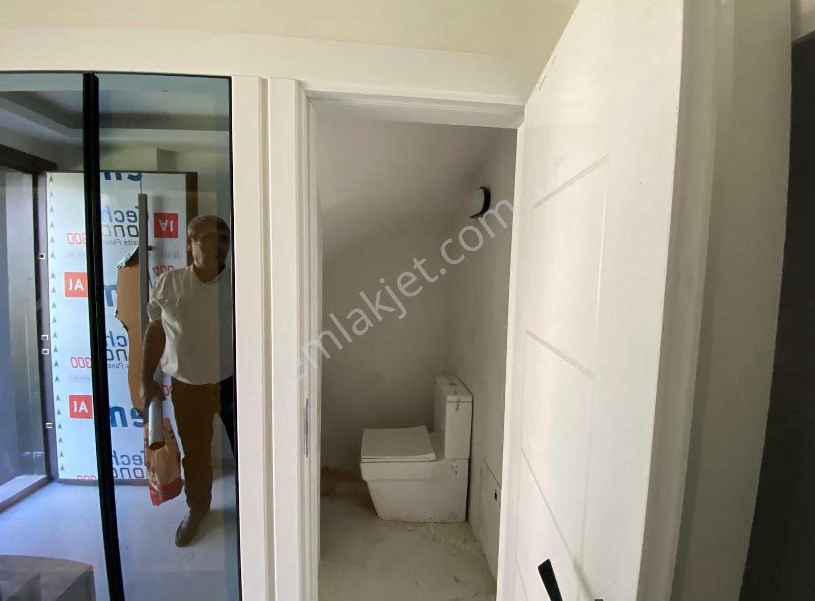 Menderes Cüneytbey Mahallesinde Kiralık Tripleks Villa - Görsel 4