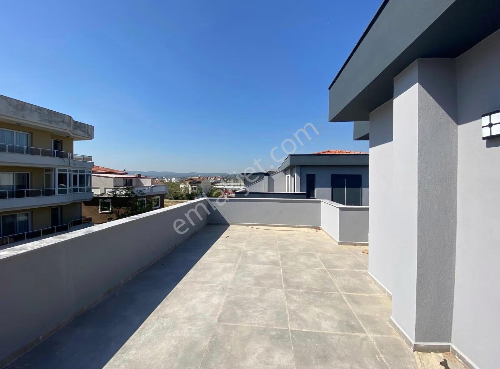 Menderes Cüneytbey Mahallesinde Kiralık Tripleks Villa - Görsel 7