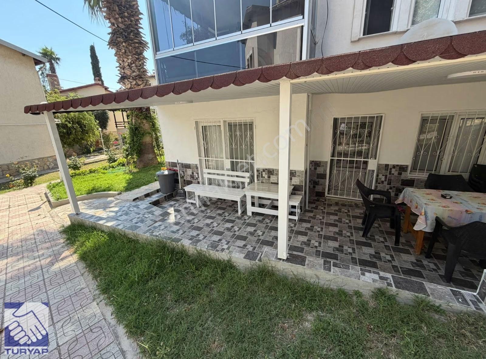 Kuşadası Kadınlar Denizinde 2+1 Bahçe Katı