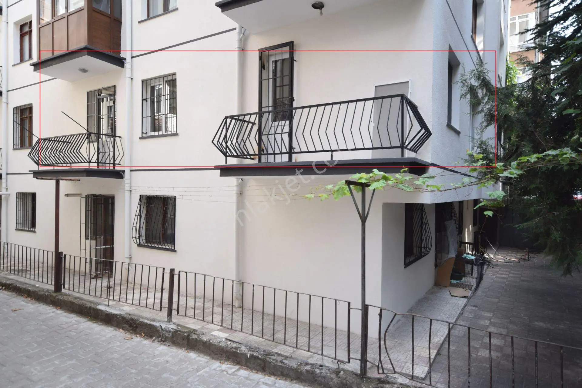 İlk-ev'den Bankalar Durağında Arakat Konumunda Yüksek Giriş 2+1 Balkonlu Isı Yalıtımlı Bakımlı Kombi