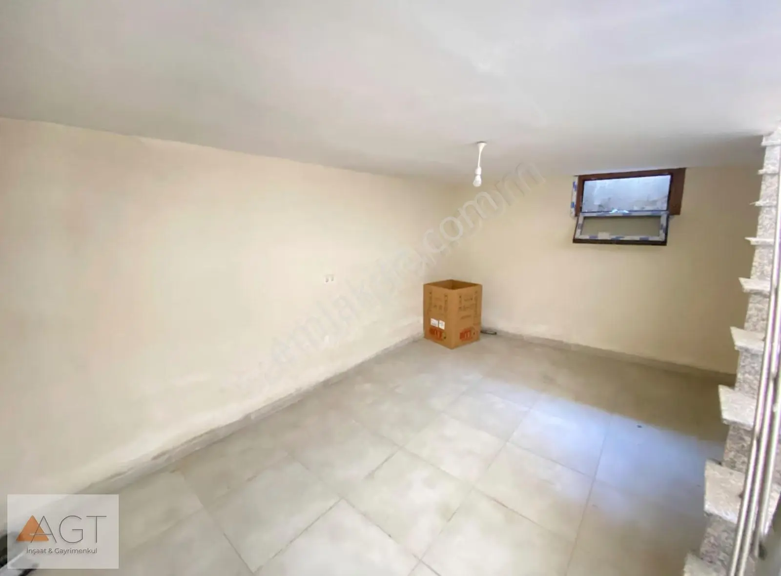 Agt'den Esenşehir Mah.80m2 Depolu Kiralık Dükkan
