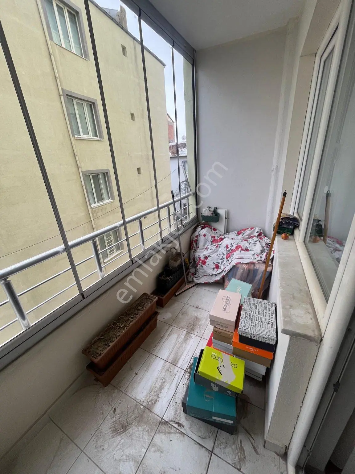 Koyunoğlunda Satlık 4 Katlı Binanın 3 Arakatı N Da Olup Merkezi Konumda Asaansör Mevcuttur - Görsel 16