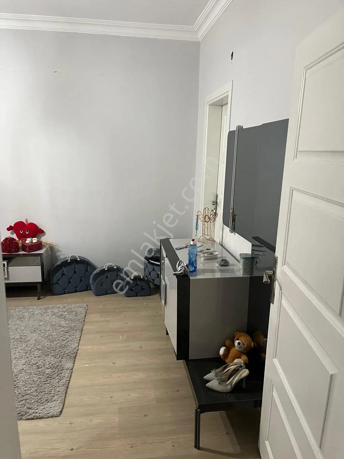 Koyunoğlunda Satlık 4 Katlı Binanın 3 Arakatı N Da Olup Merkezi Konumda Asaansör Mevcuttur - Görsel 20