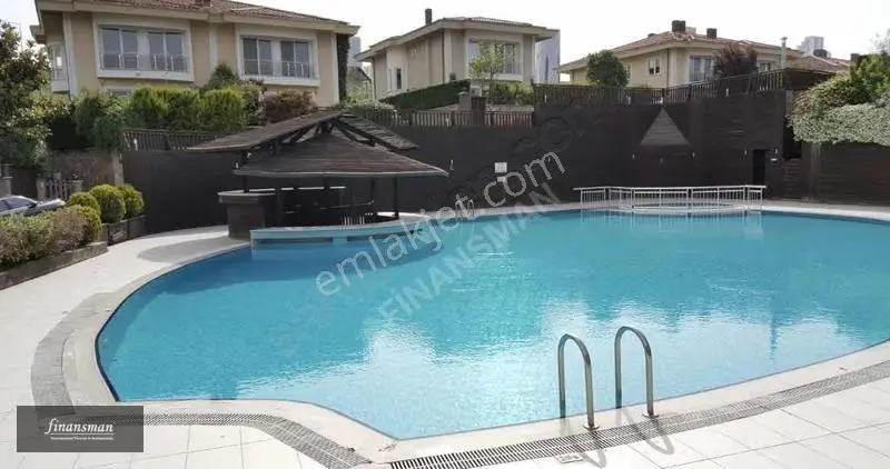 Elit Ve Butik Sitede..müstakil Bahçeli..havuzlu..dublex Villa