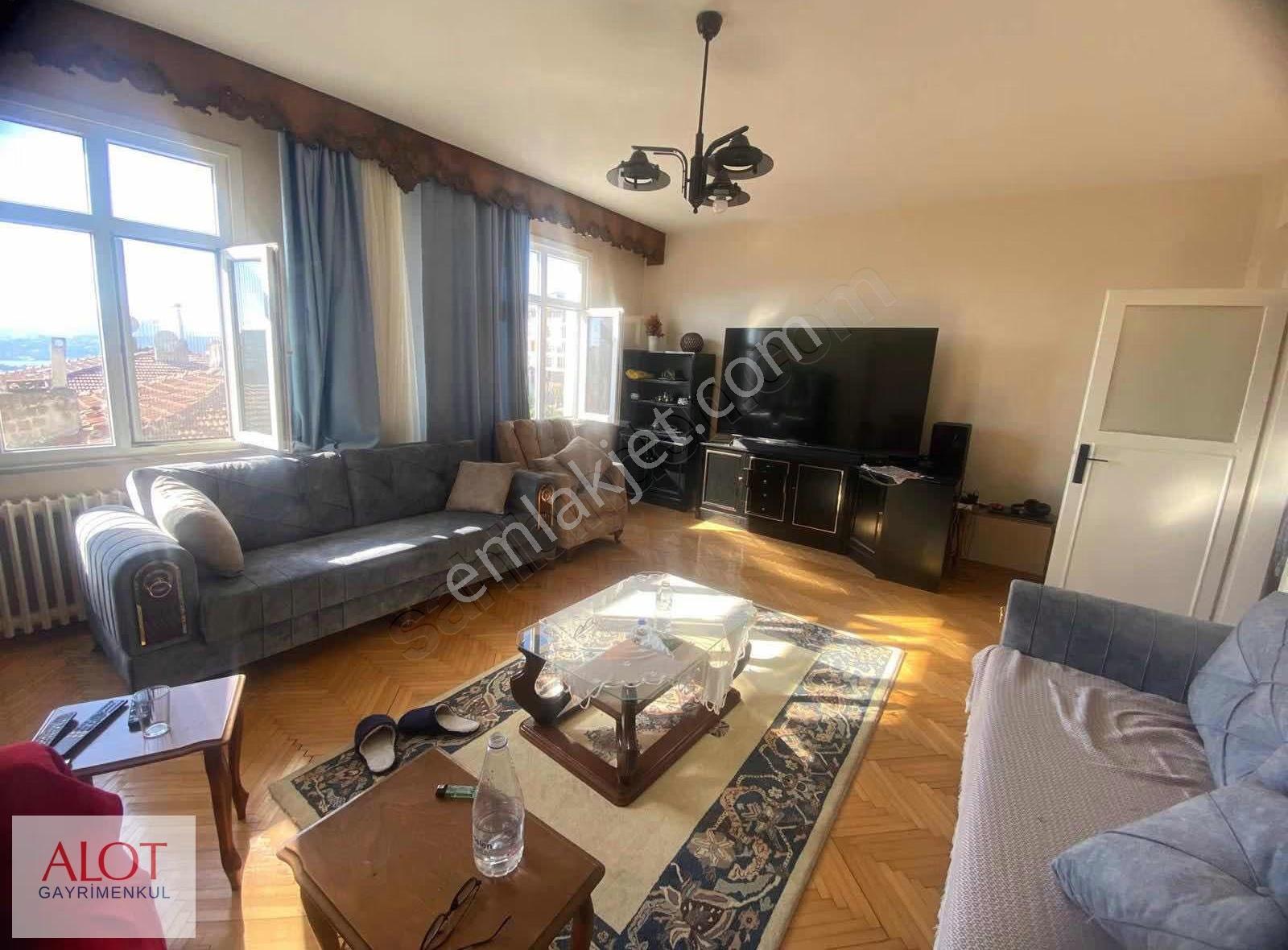 Burhaniyede Eşyalı 3+1 Kiralık Boğaz Manazaralı Daire