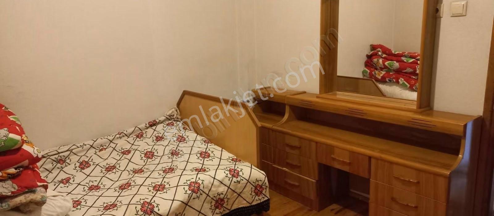 Çınarlı Caddesi Eşyalı Kiralık 3+1 Daire - Görsel 3